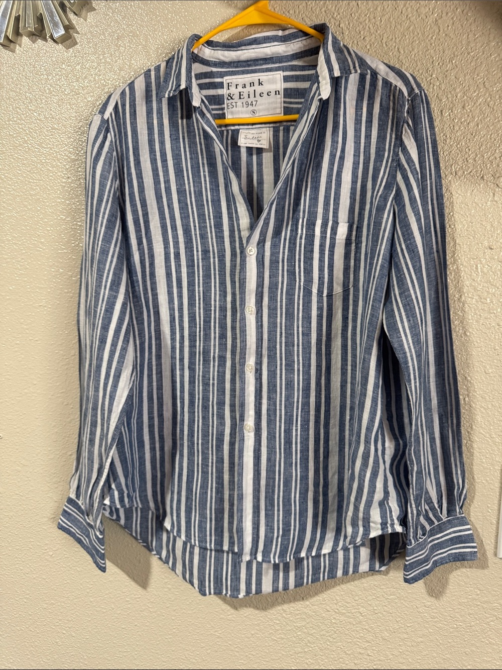Frank & Eileen Blue and White Vertical Stripe Casual Button-Down Shirt 100%linen